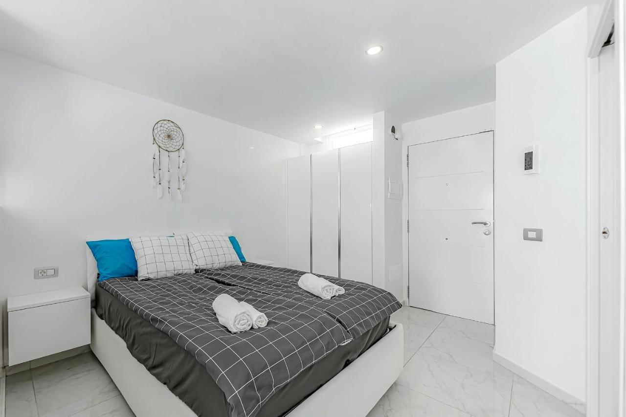 Luxury White studio in playa las americas Playa de las Américas Exterior foto